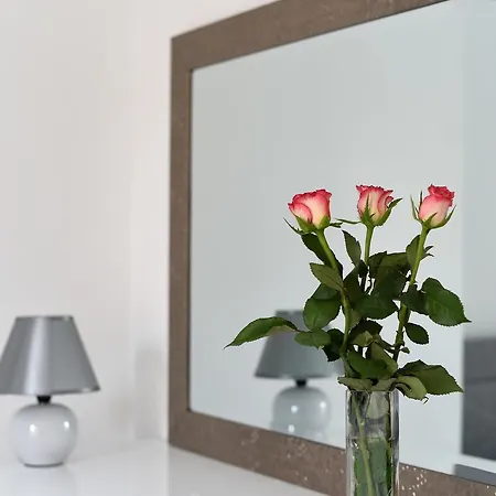 Lant Apartment *