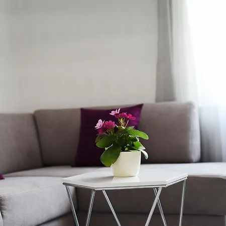 Lant Apartment *
