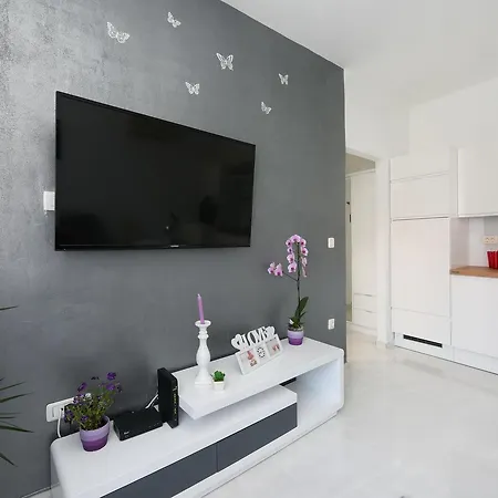 Lant Apartment